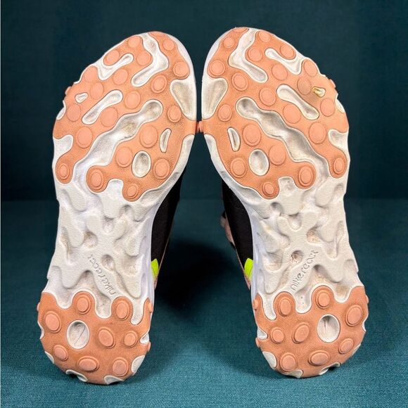 Size 6 - Women’s Nike React Element 55 shoes - Picture 7 of 8